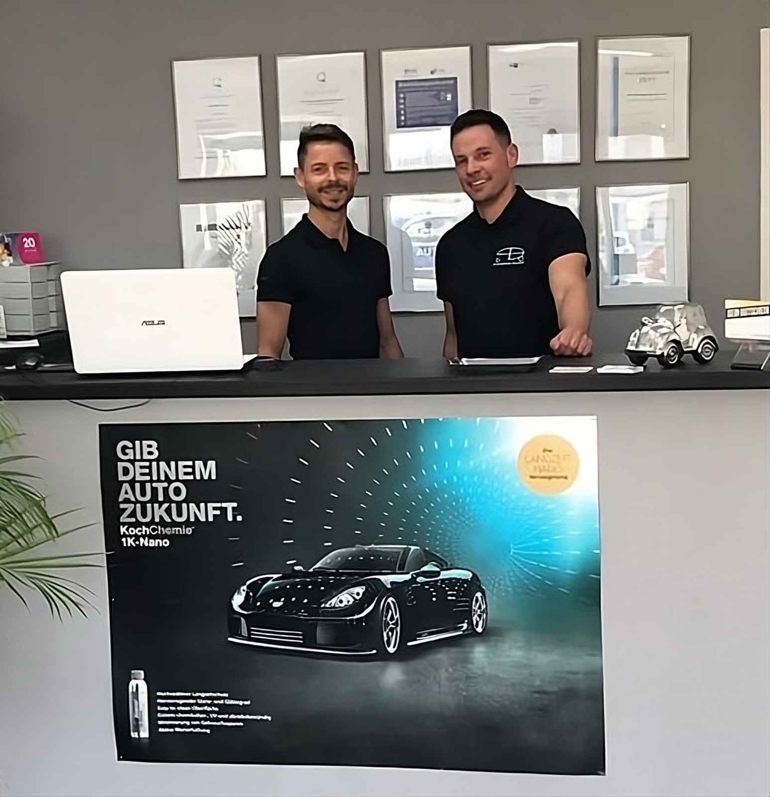 Karsten Becker und Thomas Paul, Inhaber und Gründer von PB Fahrzeugpflege Saarlouis, im Betrieb in Ensdorf